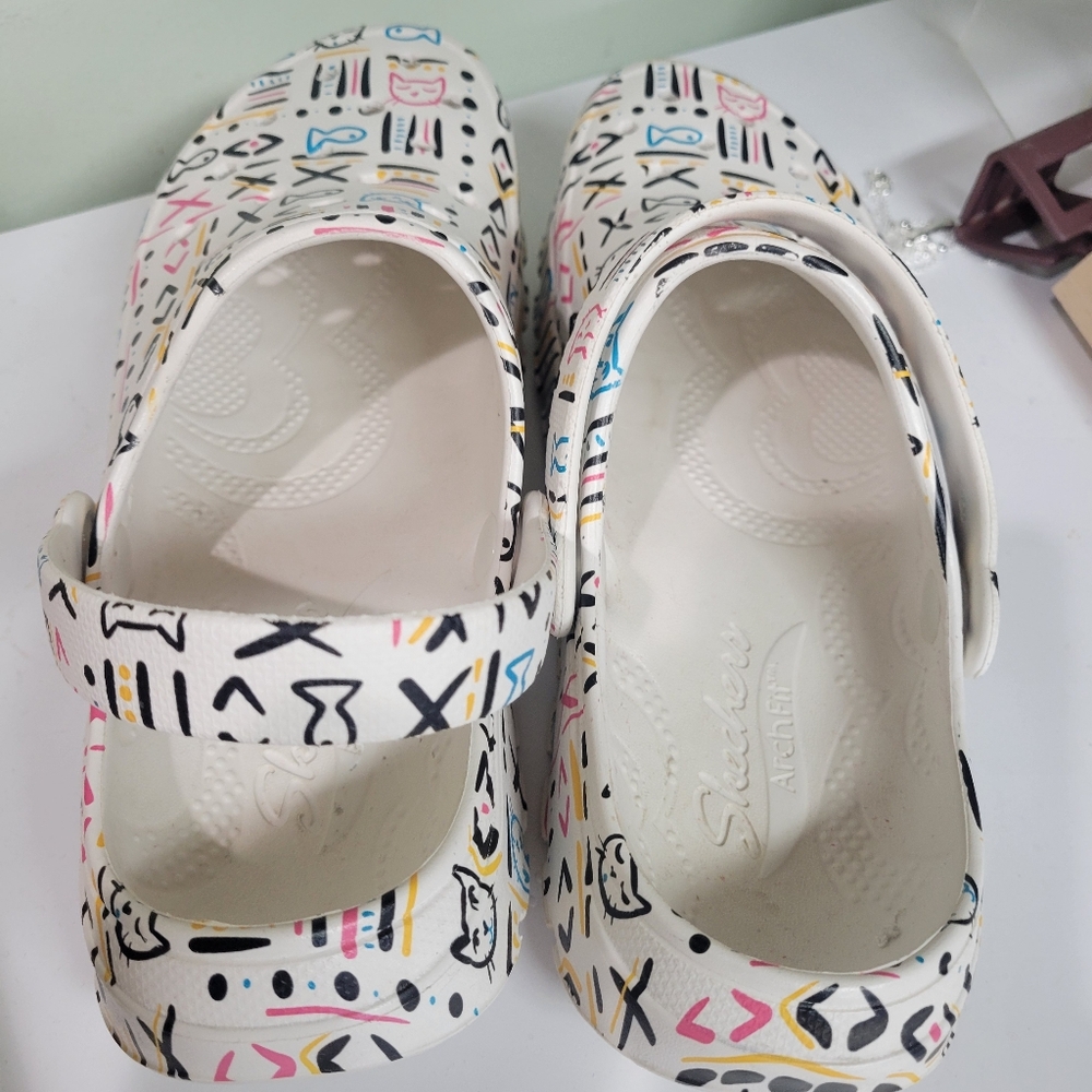 Sketchers Garden Clogs. Kitty Cat Themed. 8. - Picture 5 of 8